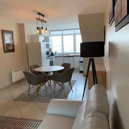 Apartment De 70 M2 Bien Situe A Sur *