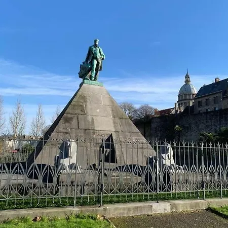 De 70 M2 Bien Situe A Sur דירה